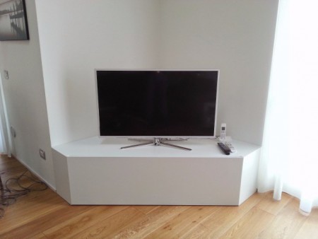 soluzione porta tv angolo